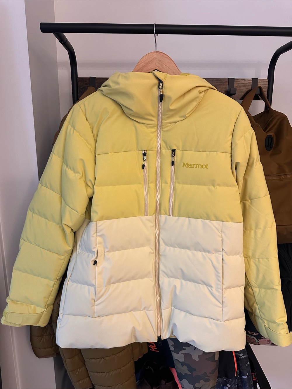 Marmot Women Two-Tone Yellow and Cream Hooded Puffer Jacket M